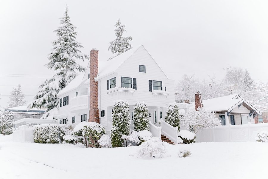 Maison surveillée pendant l'hiver
